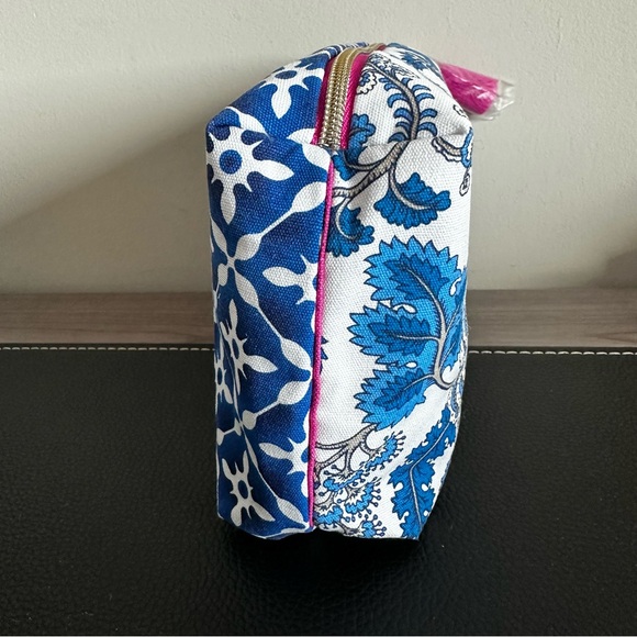 Estée Lauder Paisley Cometic Bags - Picture 3 of 6